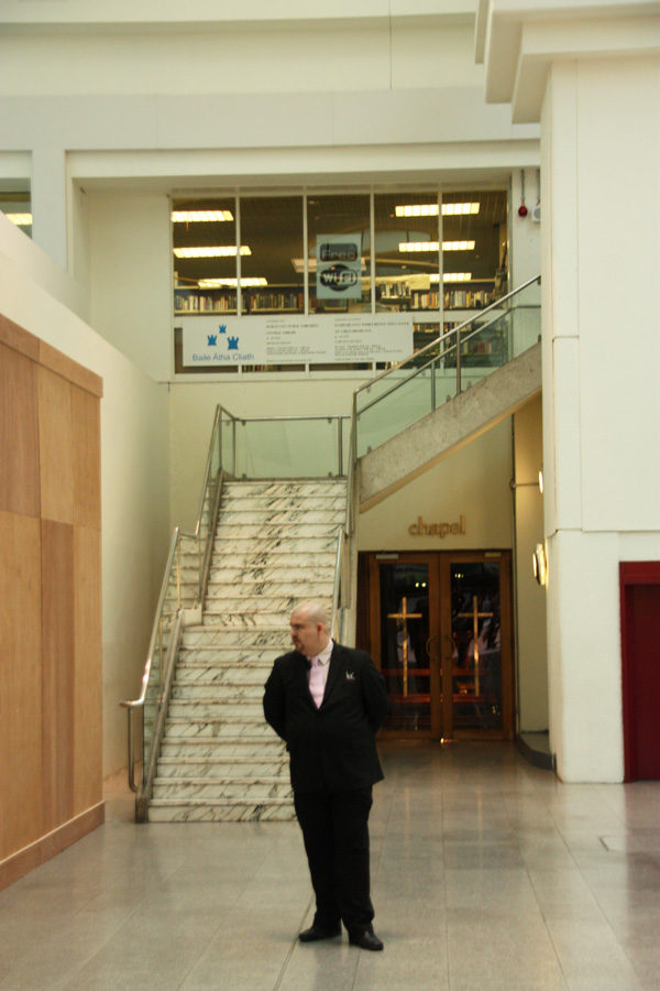 IMG_3947_a.jpg - Chapel, library and guard in the ilac centre, Dublin, Ireland