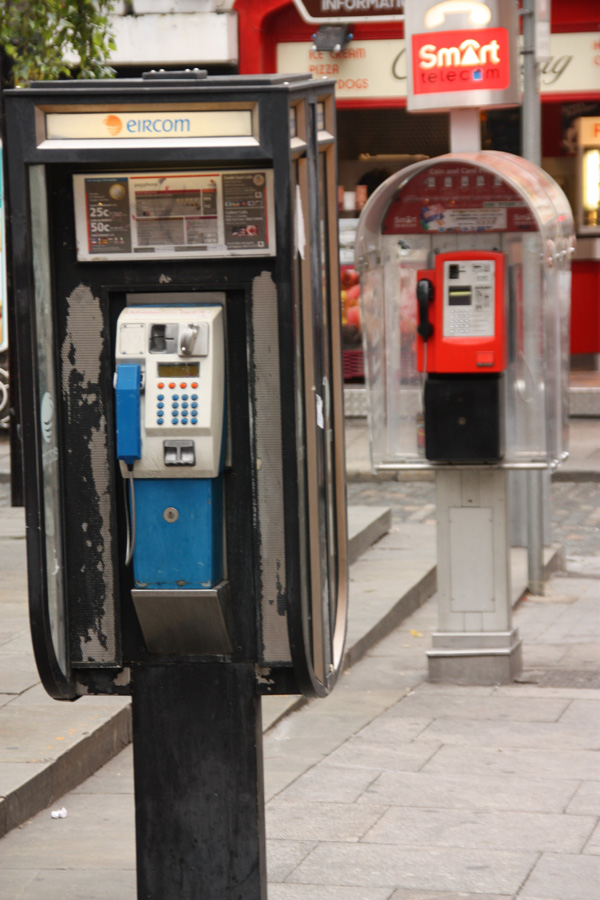IMG_4005_a.jpg - Phone booths, Temple Bar, Dublin, Ireland
