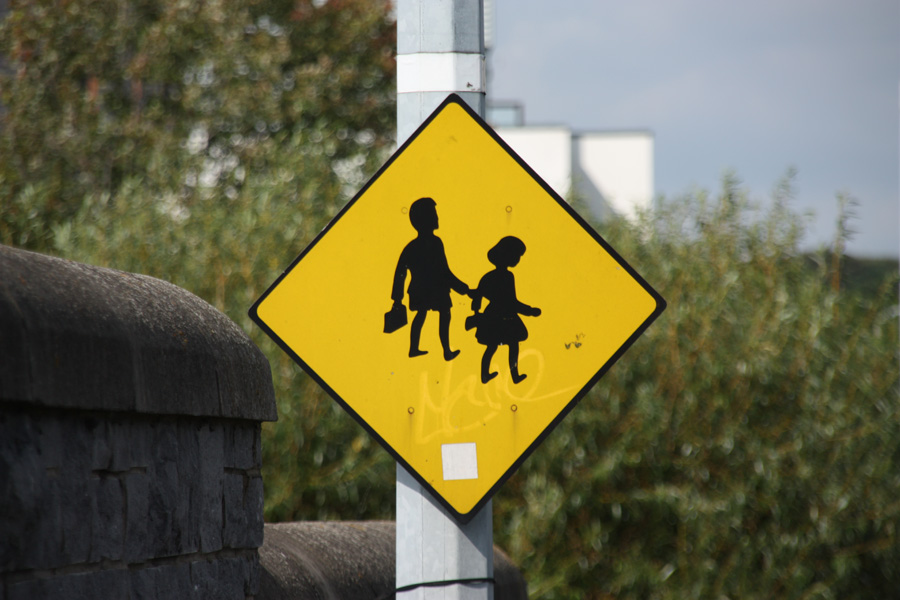 IMG_4341_a.jpg - Old hags dragging girls along, Dublin, ireland