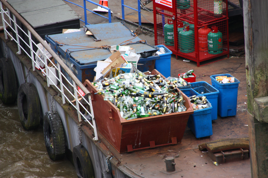 IMG_4480_a.jpg - Bottle, Thames, London, England