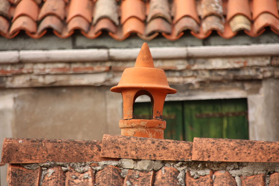 IMG_4836_a.jpg - Chimney, Venice, Italy