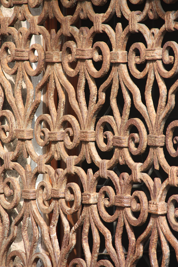 IMG_5260_a.jpg - Curly bars, Venice, Italy