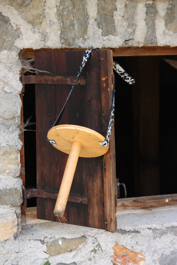 IMG_9158_a.jpg - Milking stool, Kleinwalsertal, Austria